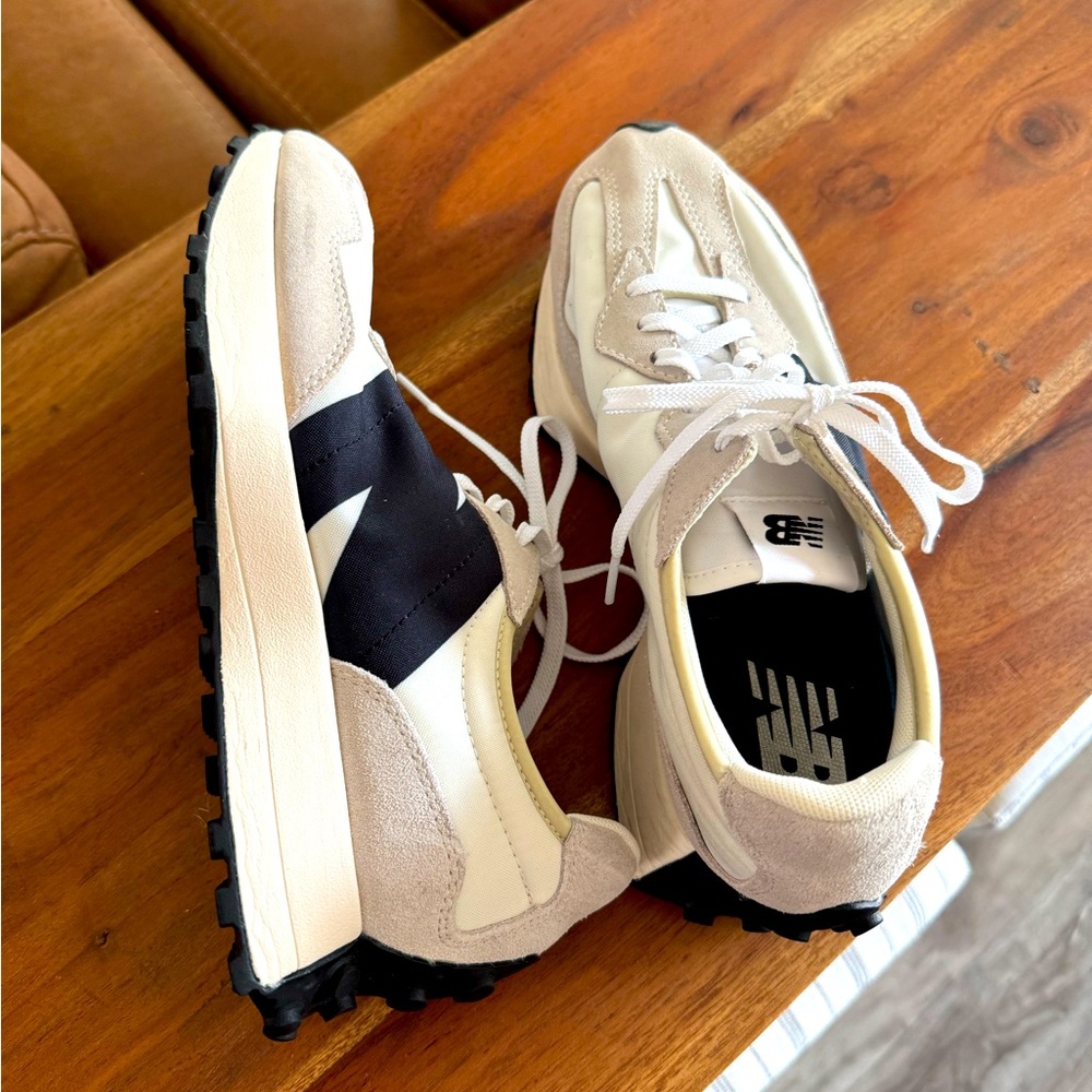 Women’s New Balance 327 - Perfect Condition
